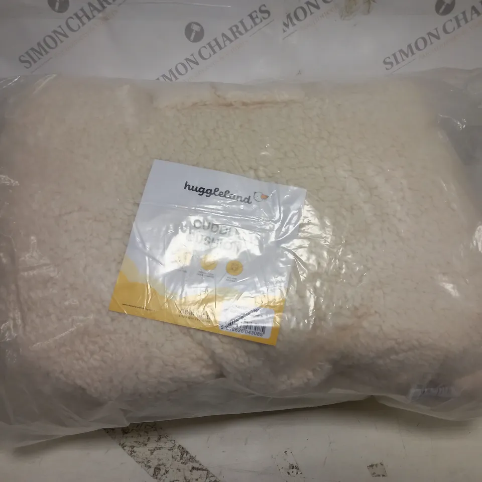 BAGGED HUGGLELAND CUDDLE CUSHION