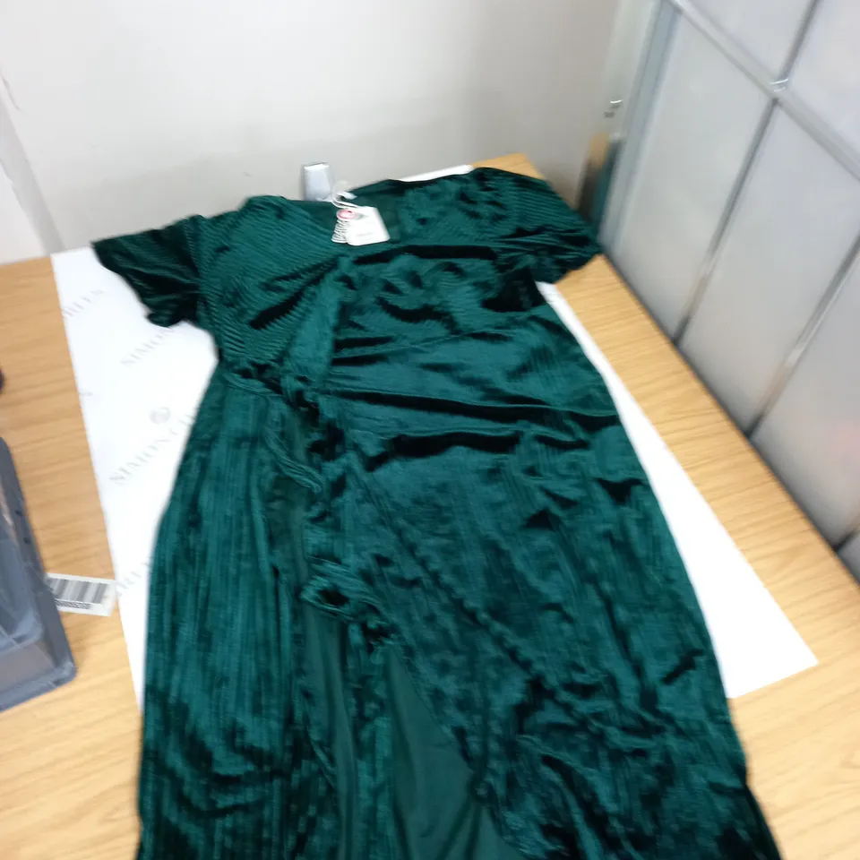 BOX OF ASSORTED ITEMS TO INCLUDE TOPS, DRESSES, BRAS ETC 