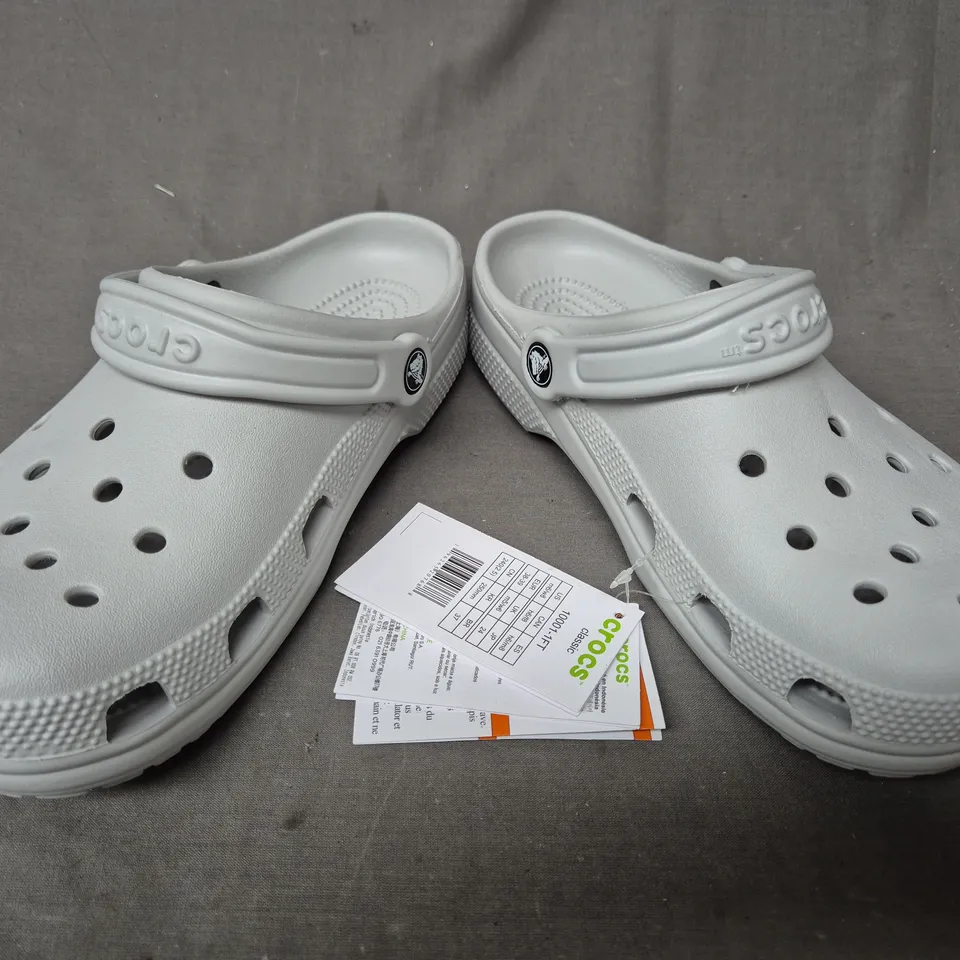 PAIR OF CROCS CLASSIC CLOGS IN GREY UK SIZE M5/W6