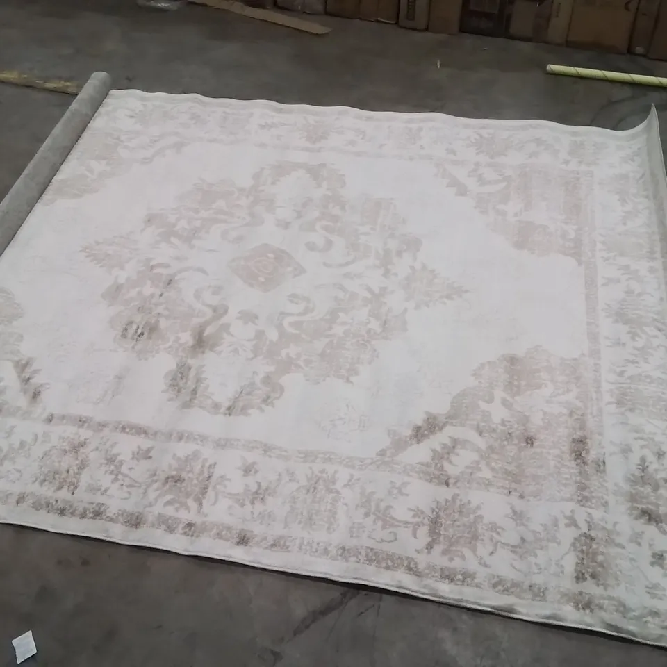 QUALITY DESIGNER AREA RUG APPROXIMATELY 280X200CM