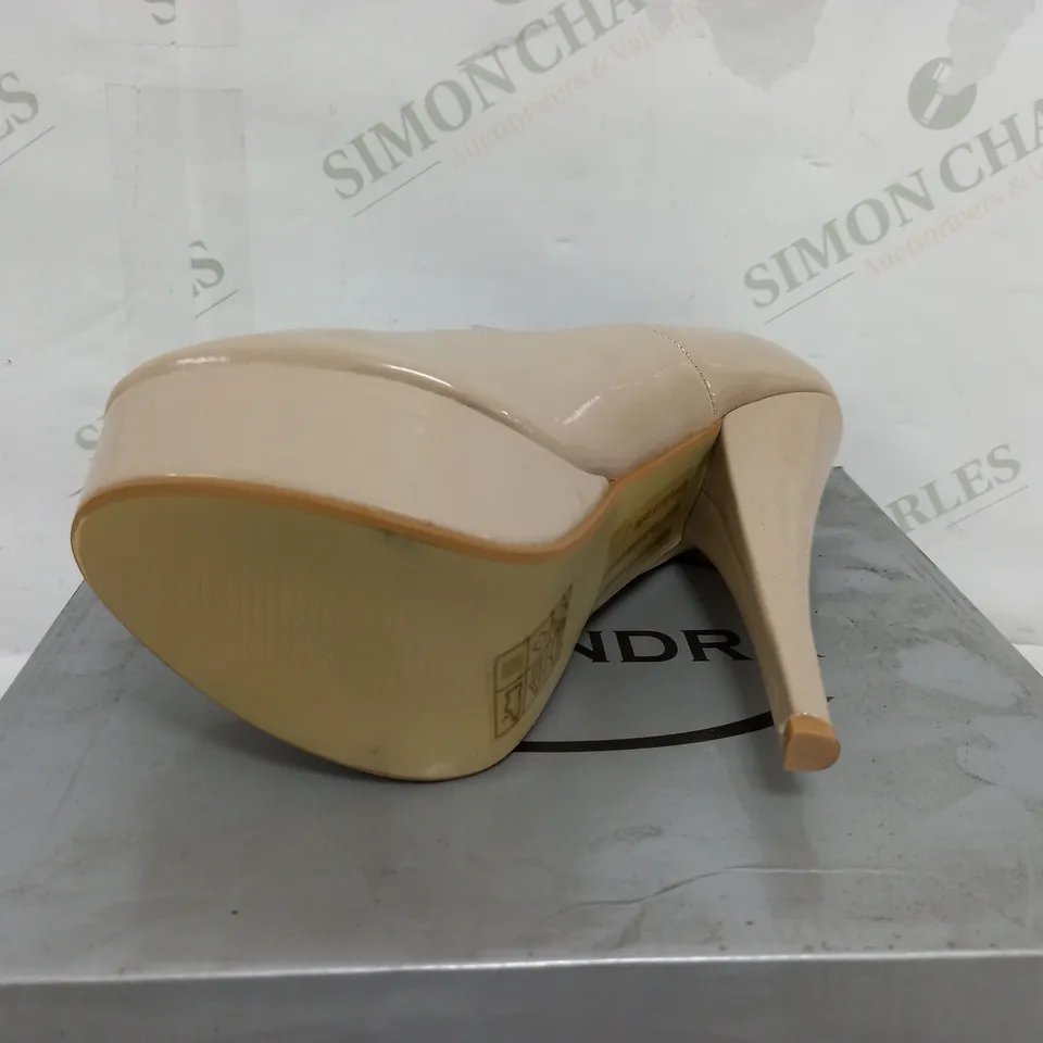 NUDE PATENT STILLETTO SIZE 6