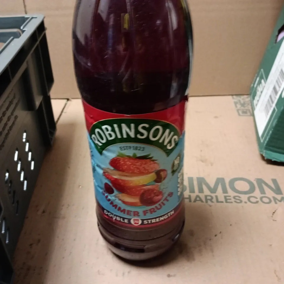 TOTE OF APPROXIMATELY 8 ASSORTED FOOD AND DRINK TO INCLUDE: ROBINSONS SUMMER FRUITS SQUASH 