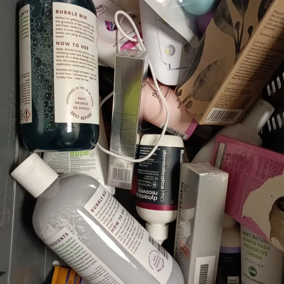 APPROXIMATELY 15 ASSORTED HEALTH & BEAUTY PRODUCTS TO INCLUDE PIMPLE PATCHES, ACNE FOAMING WASH, EYE TIGHTENER ETC 