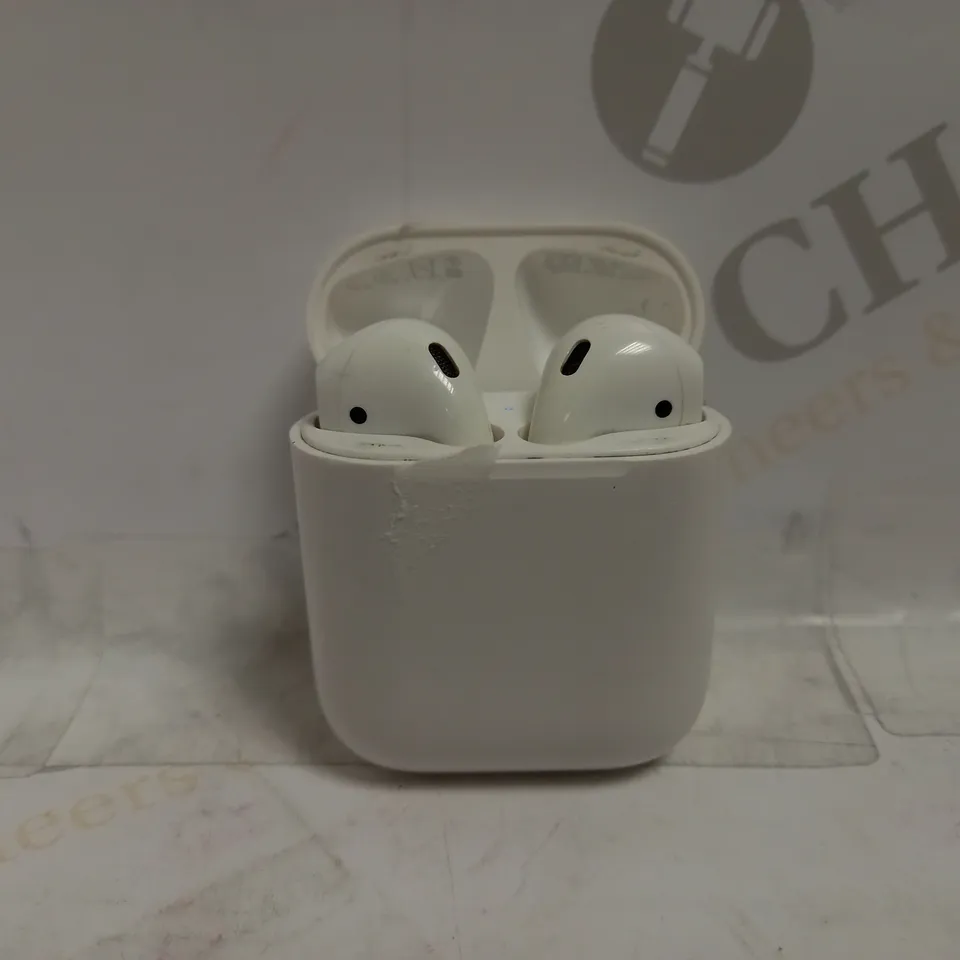 APPLE AIRPODS