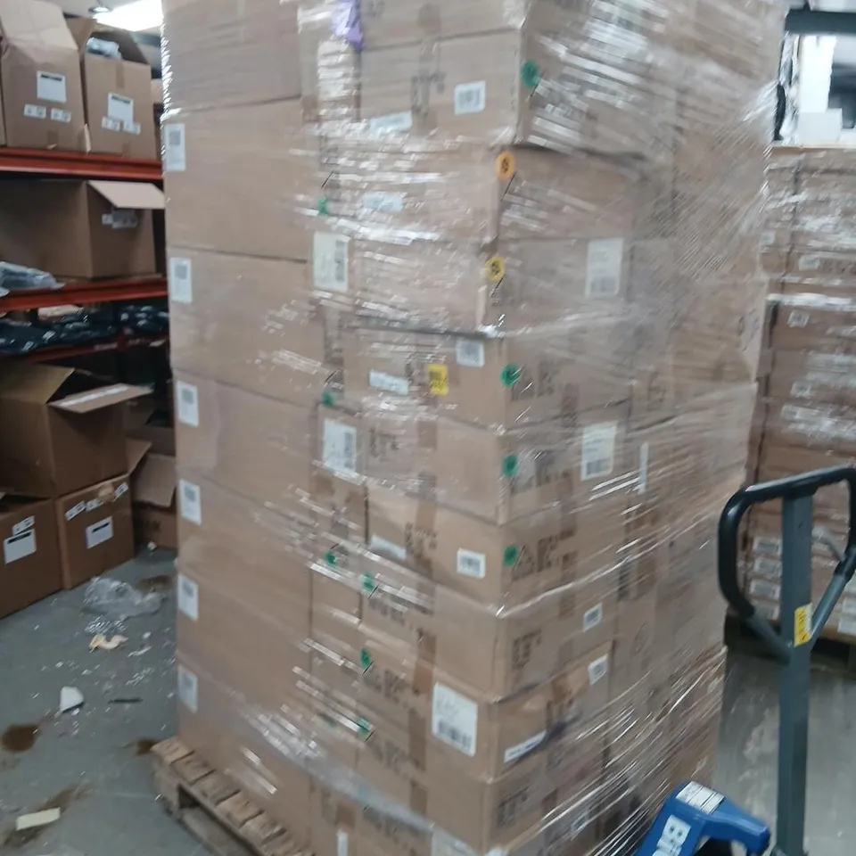 PALLET OF APPROXIMATELY 606 ITEMS OF ASSORTED CLOTHING AND ACCESSORIES