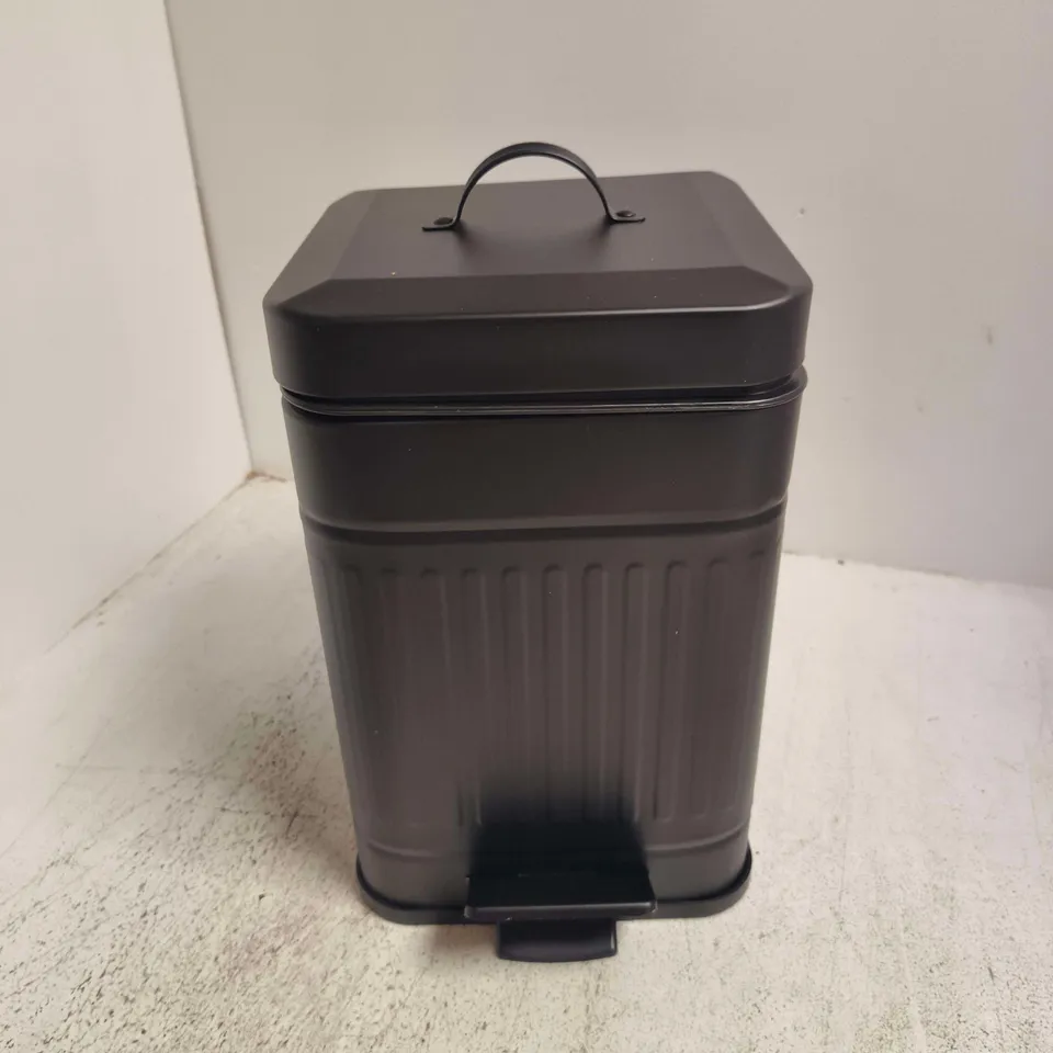 MINI PEDAL TRASHCAN IN BLACK