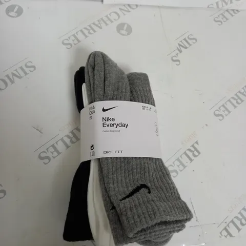 PACK OF 3 NIKE DRI-FIT SOCKS 8-11