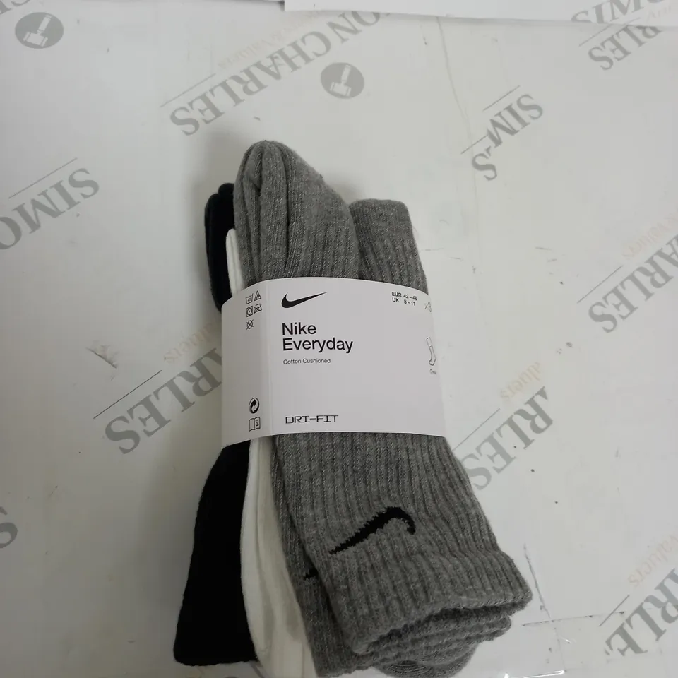 PACK OF 3 NIKE DRI-FIT SOCKS 8-11