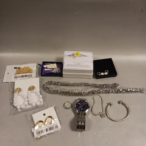 APPROXIMATELY 30 ASSORTED JEWELLERY PRODUCTS TO INCLUDE NECKLACES, BRACELETS, WATCHES ETC