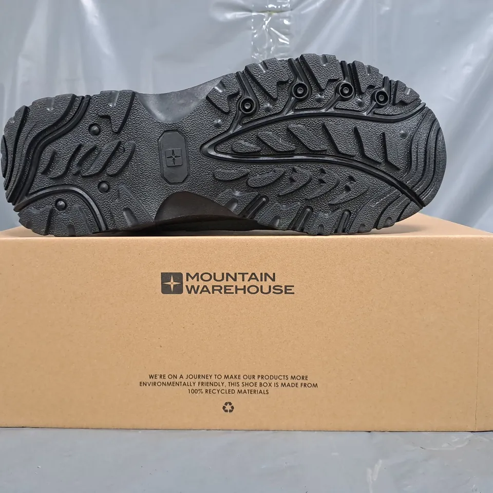 BOXED PAIR OF MOUNTAIN WAREHOUSE ADVENTURER WATERPROOF HIKING BOOTS IN BLUE/TAN SIZE UK 10