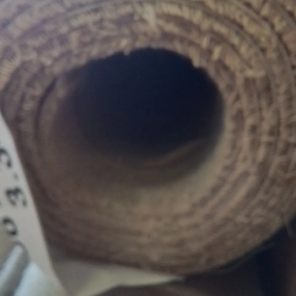 ROLL OF QUALITY CARPET GLF 4766 BISCUIT // APPROX SIZE: 4 X3.34