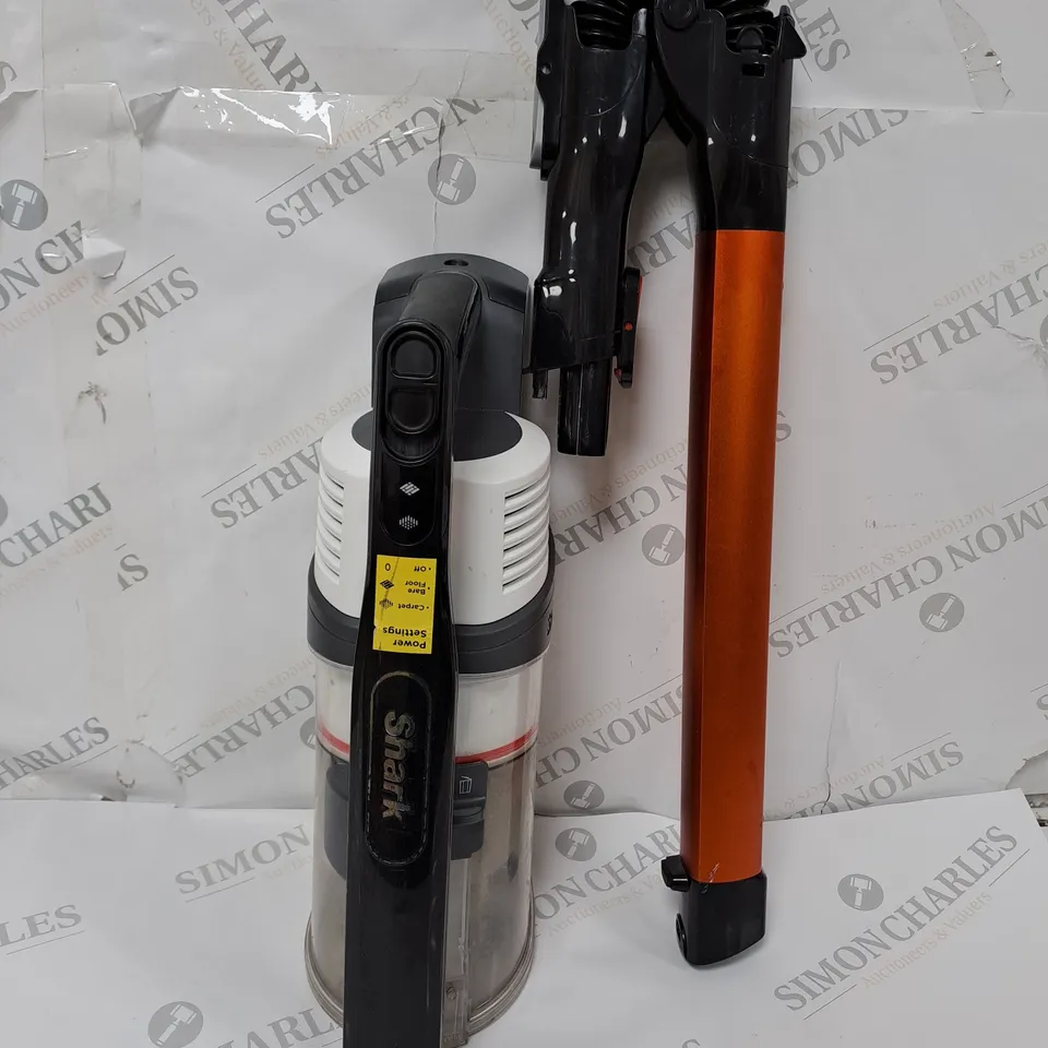 SHARK IZ201UK CORDLESS VACUUM 