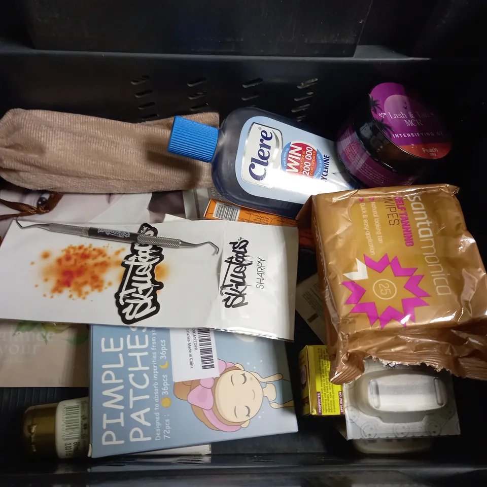 BOX OF APPROXIMATELY 20 COSMETIC ITEMS TO INCLUDE - IMPERIAL LEATHER BODY WASH - OLAY TONER - SANTAMONICA TANNING WIPES - ETC