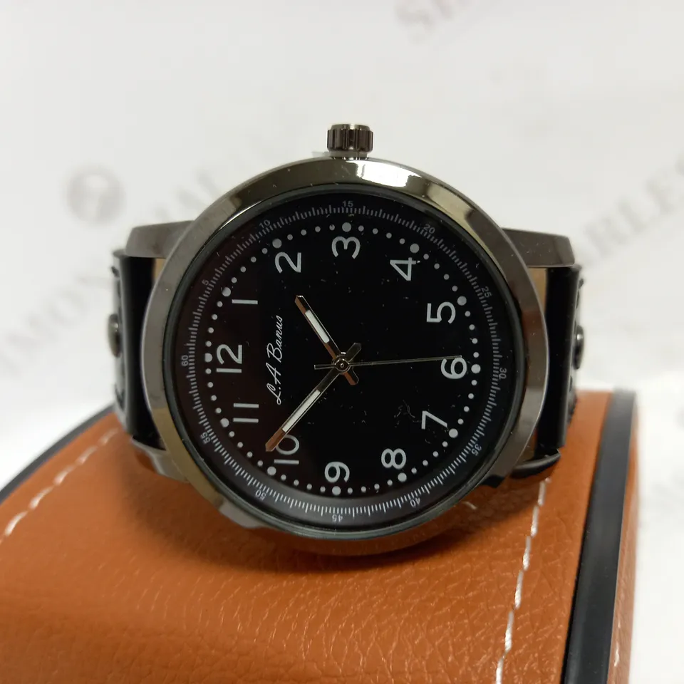 LA BANUS BLACK & WHITE DIAL LEATHER STRAP WRISTWATCH 