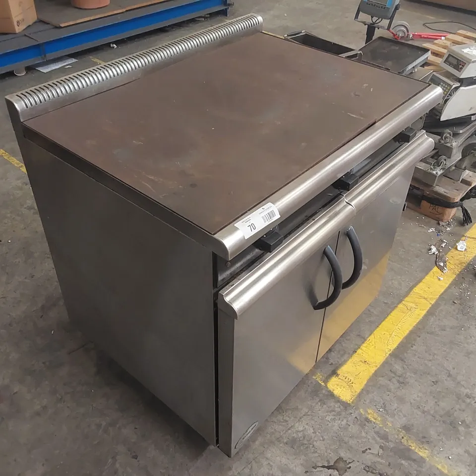MOORWOOD MANITOWOC VULCAN ELECTRIC 900 RANGE COOKER WITH HOTPLATE TOP