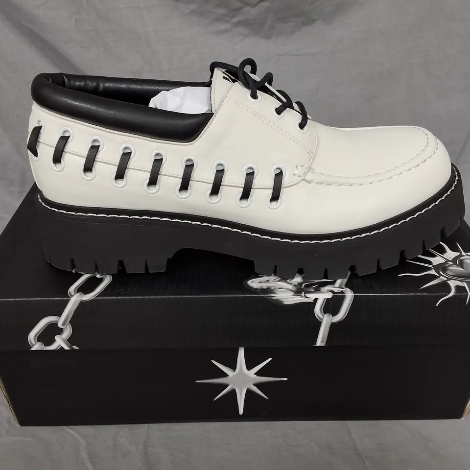 BOXED KOI TENAR MENS BOAT SHOES IN CREAM - UK 10