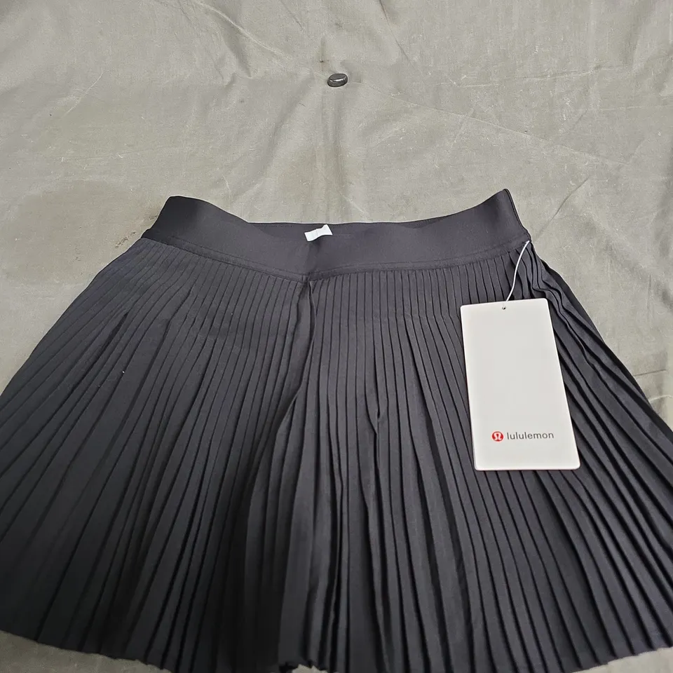 LULULEMON VARSITY HR PLEATED TENNIS SKIRT - 4