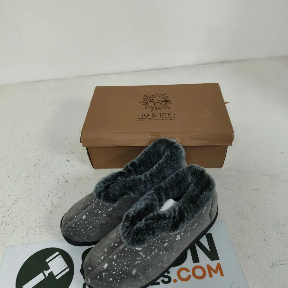 JO & JOE JACINTA GREY SLIPPERS – UK SIZE 7, FUR-LINED, BOXED