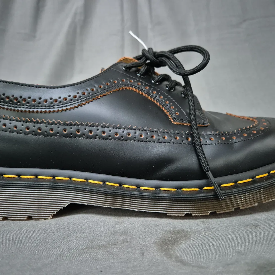 BOXED PAIR OF DR MARTENS SHOES IN BLACK UK SIZE 9.5