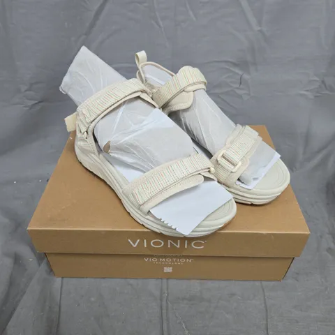 BOXED PAIR OF VIONIC WALK MAX SANDALS IN CREAM SIZE 7