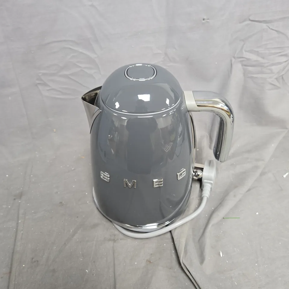 BOXED SMEG RETRO STYLE KETTLE IN GREY