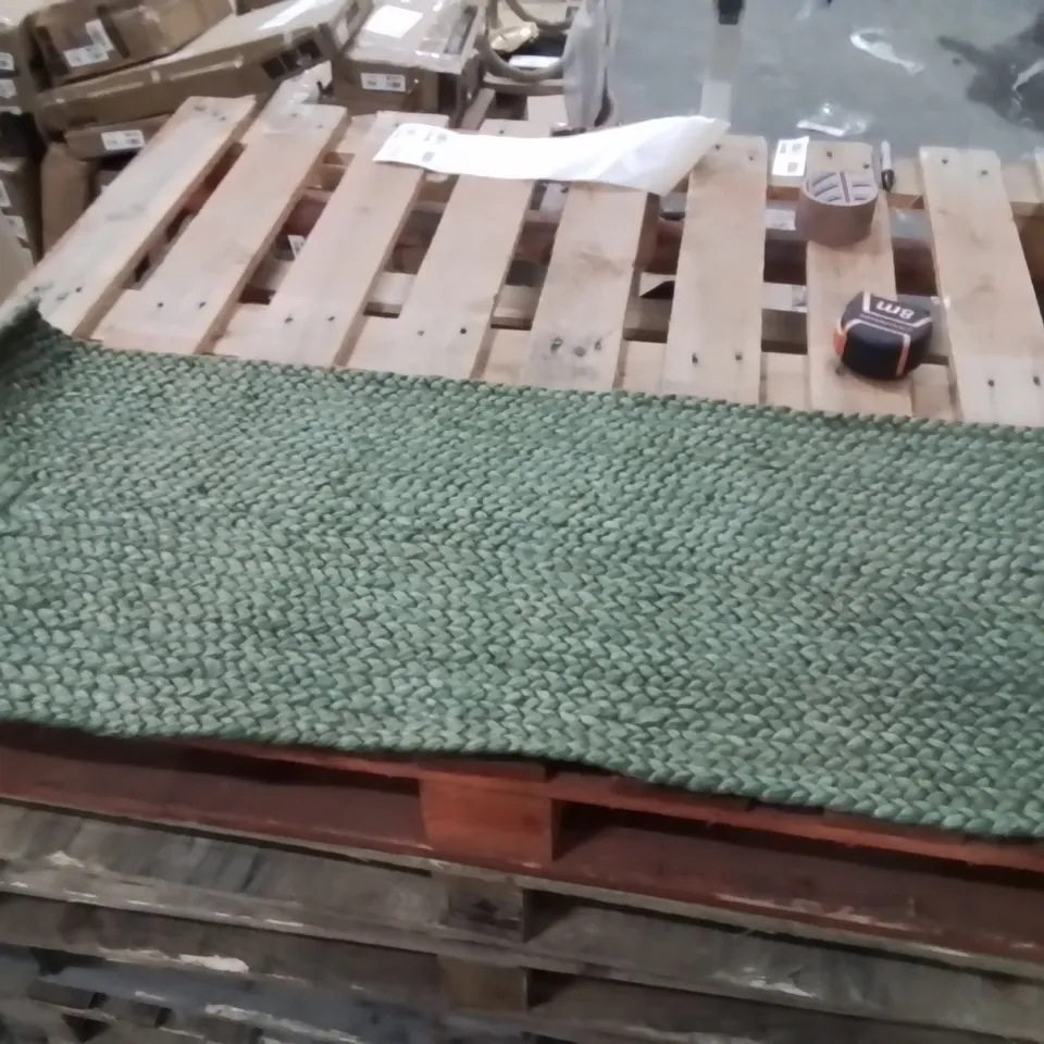 QUALITY DESIGNER AREA RUG - APPROXIMATELY 120X40CM