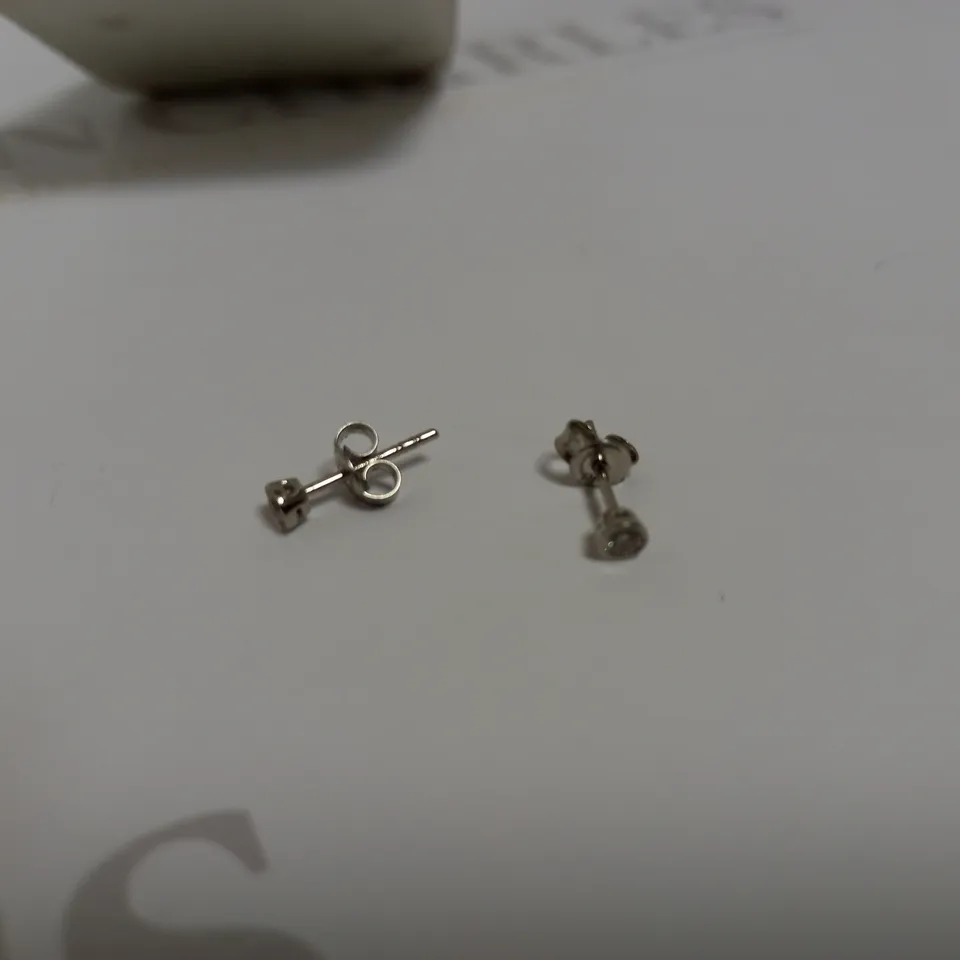 DESIGNER PLATINUM DIAMOND RUB OVER STUD EARRINGS
