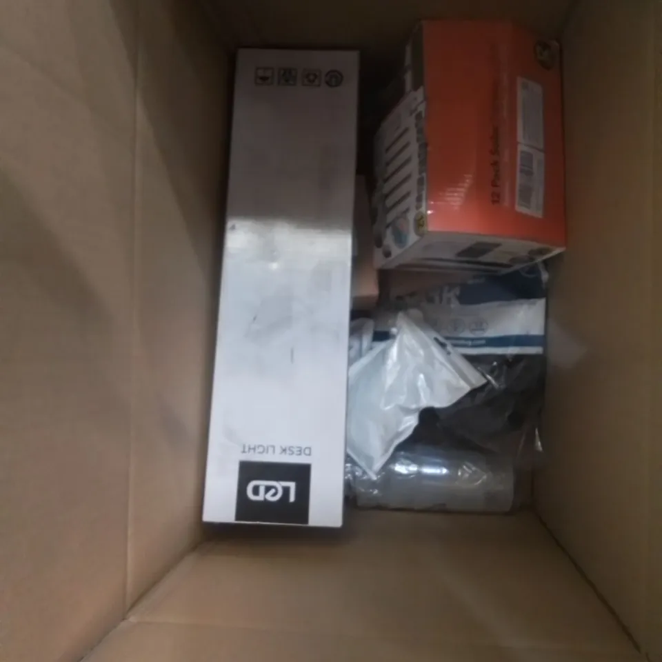 BOX OF ASSORTED ELECTRICAL GOODS TO INCLUDE; VANKE LED BULBS, DAEWOO EXTENSION LEAD, 3X CLAMP LED MAGNIFIER