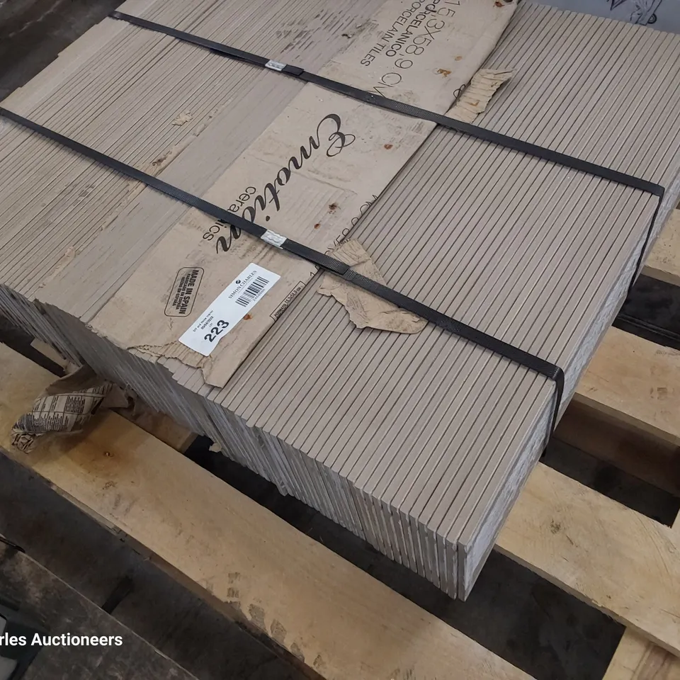 PALLET OF APPROXIMATELY 92 RIBERA BIANCO WOOD EFFECT TILES EACH 153 × 589mm TOTAL 8.3 sq m