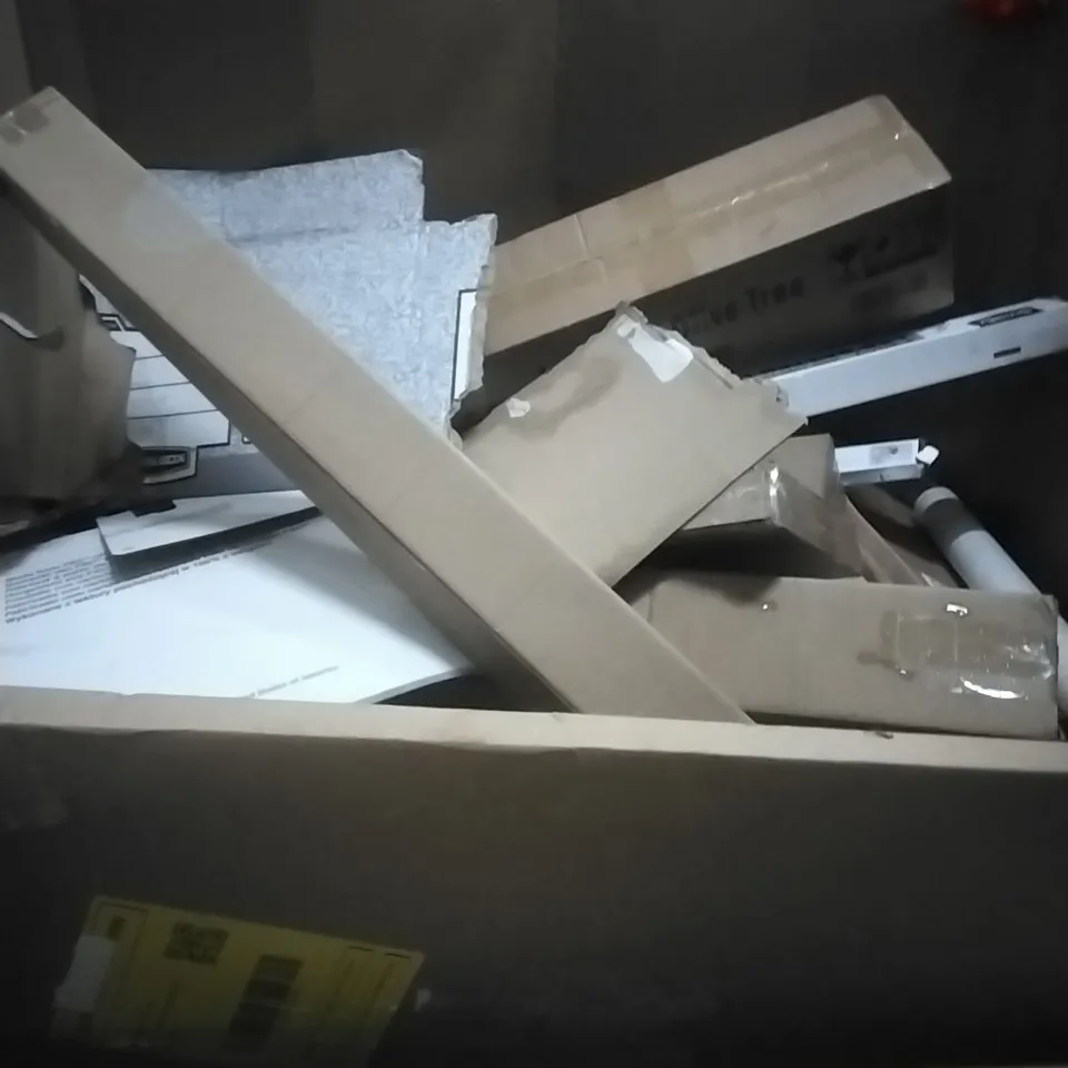 PALLET OF ASSORTED ITEMS INCLUDING - PREMIUM CONTROL SHOWER SET
