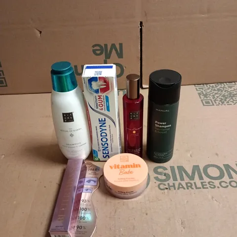 APPROXIMATEY 20 ASSORTED HEALTH AND BEAUTY PRODUCTS TO INCLUDE - RITUALS HAIR AND BODY MIST - SENSODYNE TOOTHPASTE AND THE BEAUTY CROP VITAMIN BABE SETTING POWDER