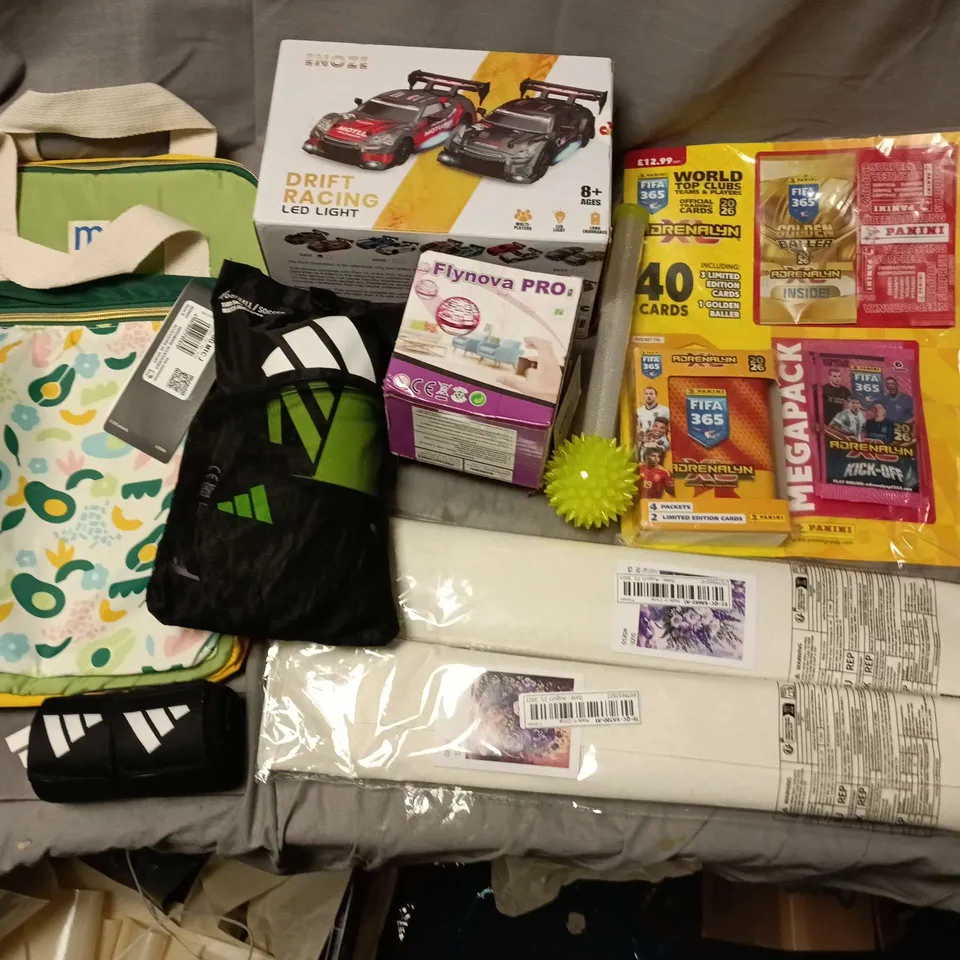 LOT OF CHILDREN'S TOYS AND GAMES INCLUDING FLYNOVA PRO AND FIFA 365 TRADING CARDS