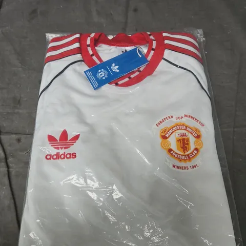 MANCHESTER UNITED 1991 EUROPEAN CUP WINNERS CUP FOOTBALL SHIRT – WHITE, UK SIZE S 