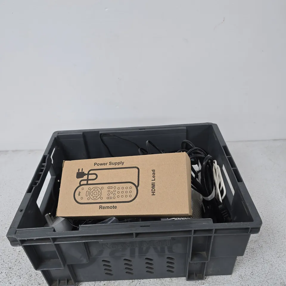 APPROXIMATELY 20 ASSORTED ITEMS INCLUDING NETBIT AC ADAPTER, EE SMART WIFI SW30A AND A TV REMOTE