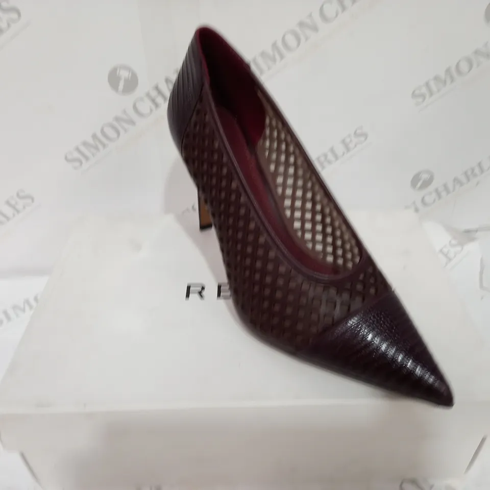 BOXED REISS CLOVER LIZARD STYLE POMEGRANATE COLOURED HEELS - SIZE 6