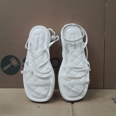 BOXED BRAND NEW APPROXIMATELY 6 SIMPLY BE PHEOBE WIDE SHOES WHITE SIZE 9
