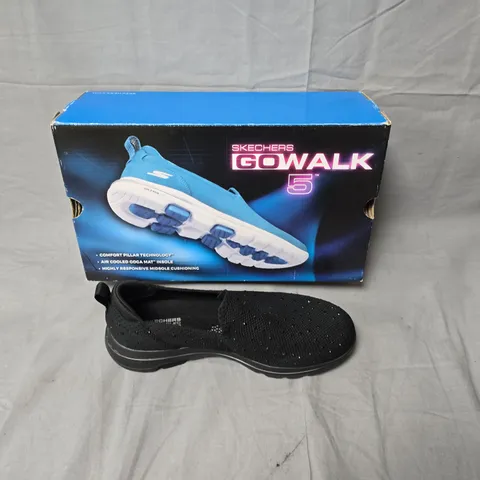 SKECHERS GOWALK 5 SLIP-ON SHOES – BLACK-SIZE UK6 