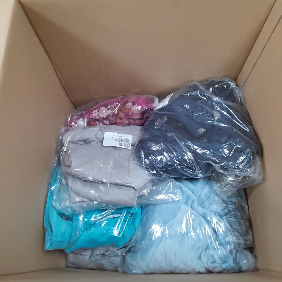 APPROXIMATELY 10 LADIES LOUNGEWEAR ITEMS VARIOUS COLOURS, SIZES AND STYLES