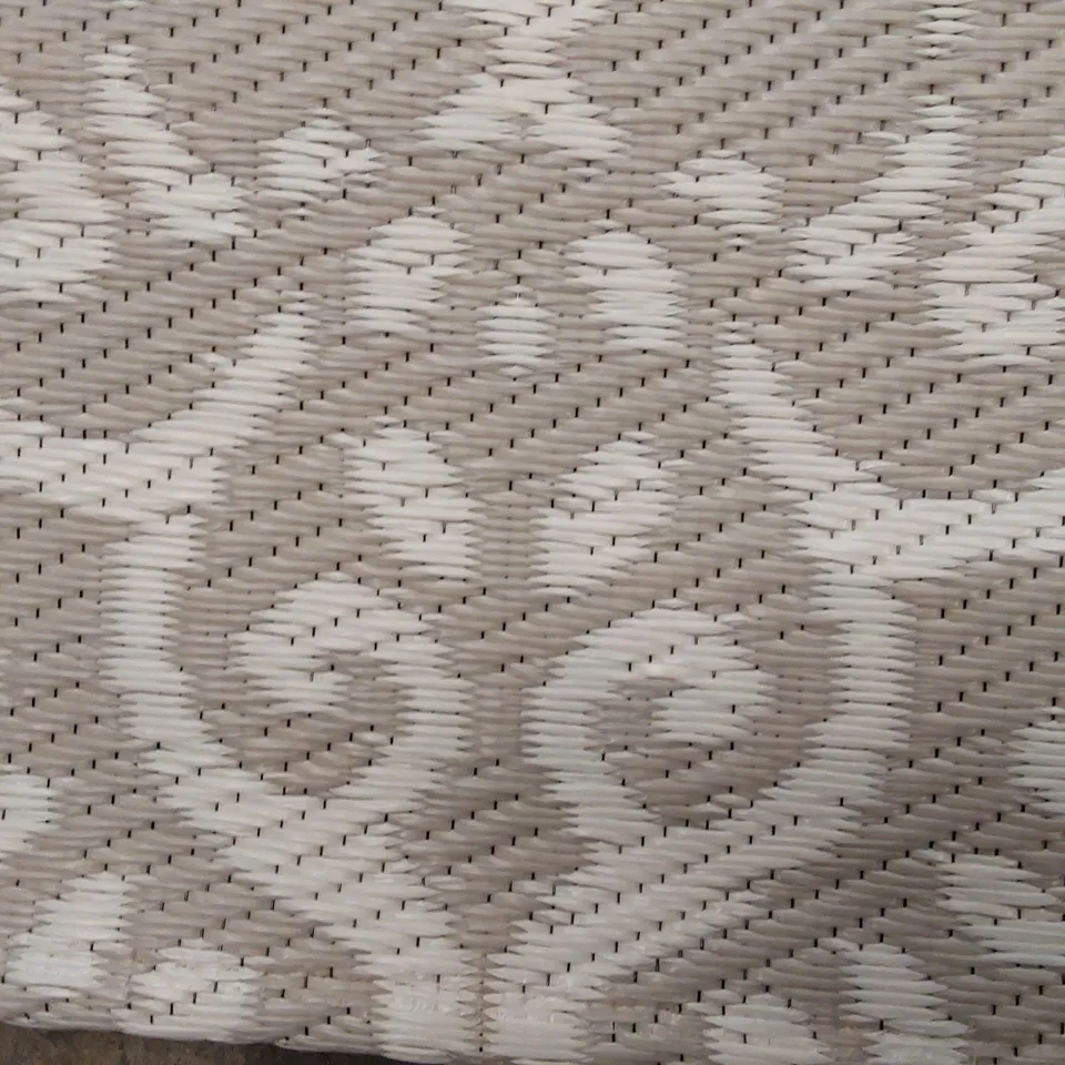 BOXED MOON RUG // 230 X 160CM