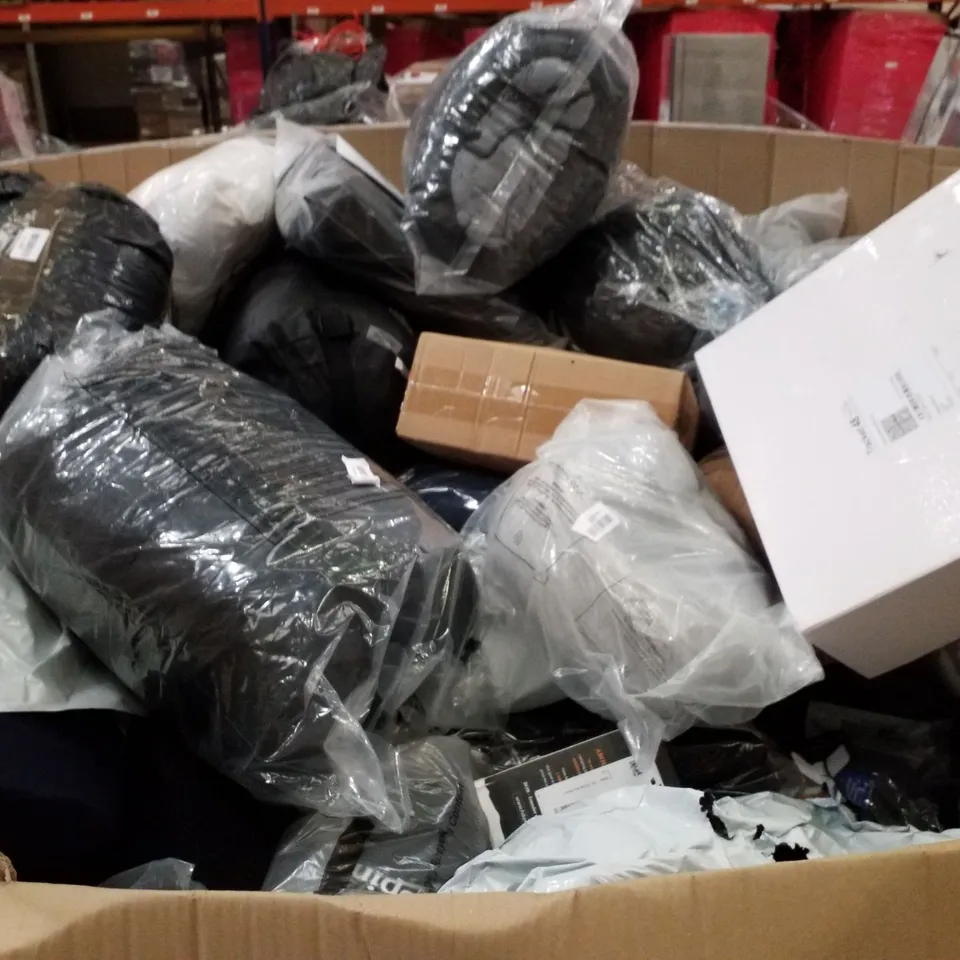 PALLET OF ASSORTED PILLOWS & CUSHIONS INCLUDING CERVICAL PILLOW, SLEEPING BAG, CAMPING TRAVEL PILLOW, DONUT CUSHION, QUILT SET
