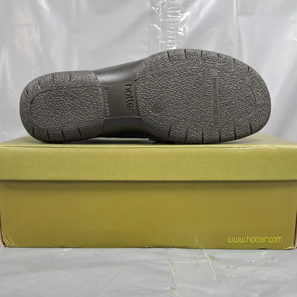 BOXED PAIR OF HOTTER VELCRO STRAP SHOES IN DEEP AQUA SIZE UK 6