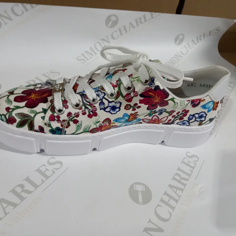 RIEKER FLOWER PATTERNED SHOE SIZE 6