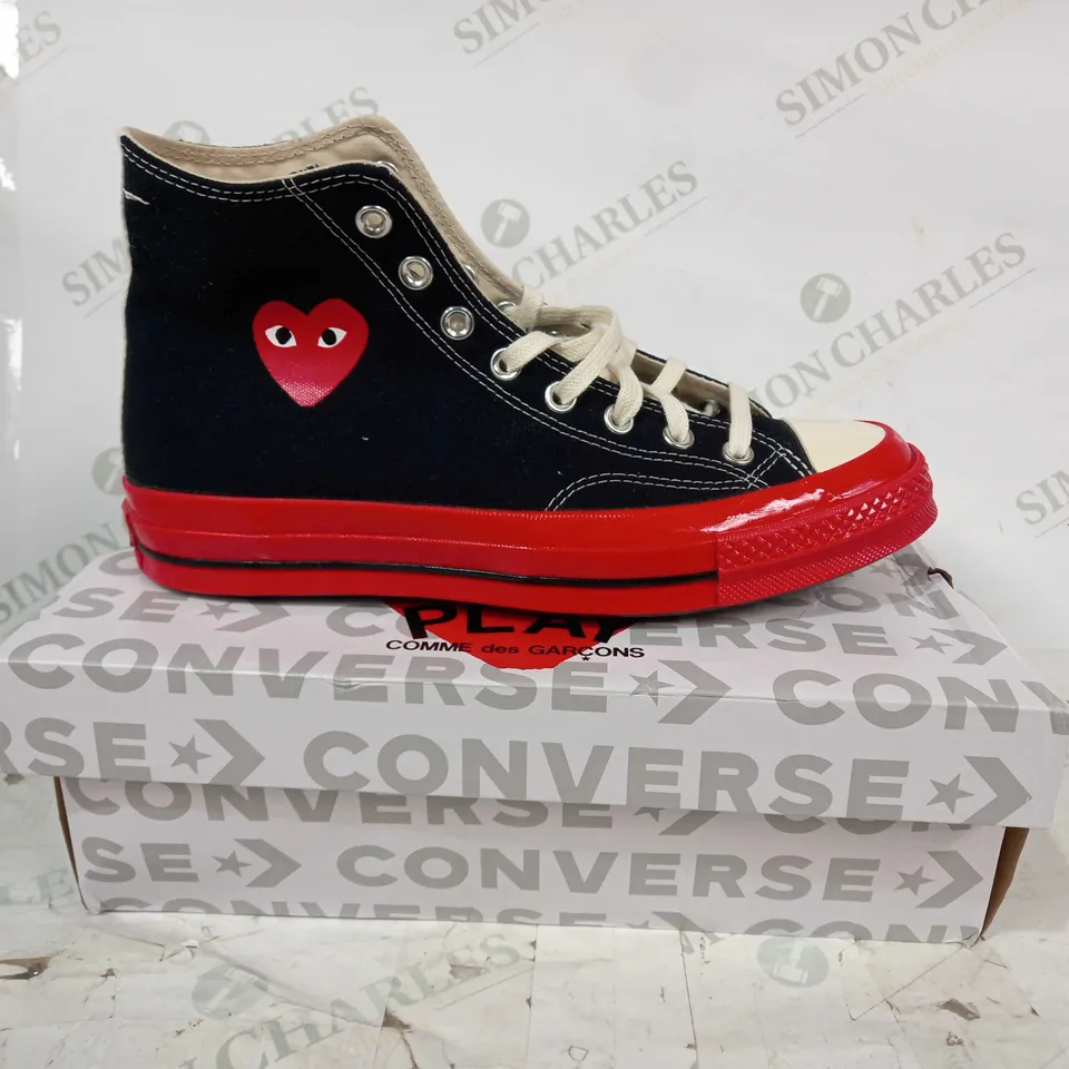 BOXED PAIR OF CONVERSE ALL STAR PLAY CANVAS SHOES IN BLACK/RED UK SIZE 8.5