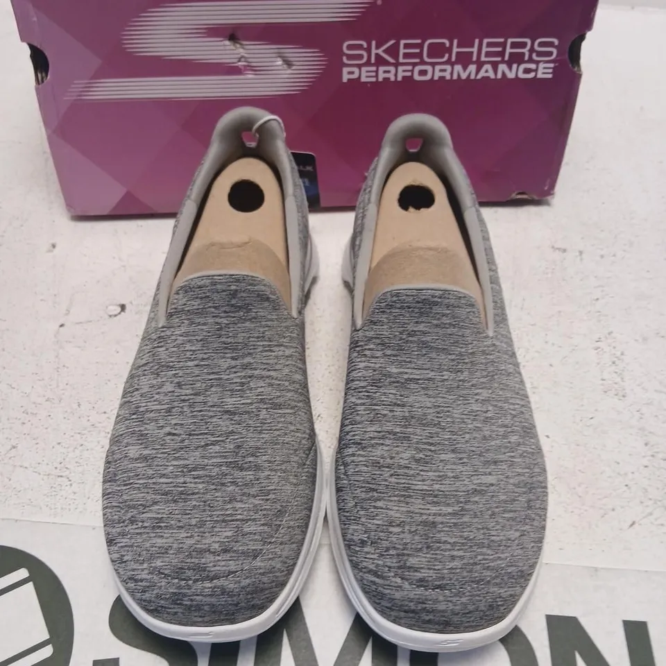 SKECHERS GO WALK 5 HONOR WOMEN'S SHOES – GRAY, UK 5 (US 8)