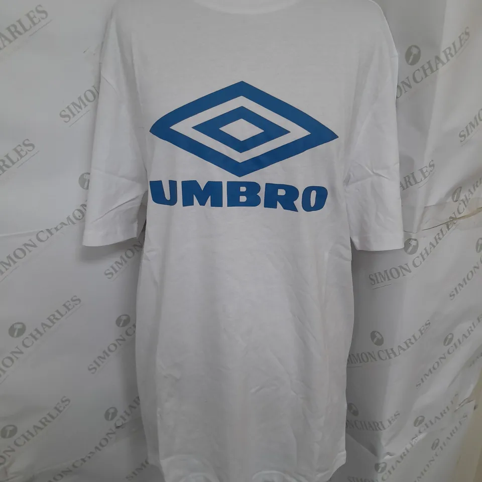 UMBRO DIAMOND LOGO TEE IN WHITE SIZE M