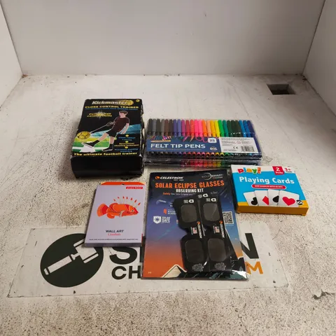 TOTE OF APPROXIMATELY 15 ASSORTED TOY/GAME ITEMS TO INCLUDE FELT TIP PEN SETS, KICK MASTER, PLAYING CARD, WALL ART LIONFISH ETC