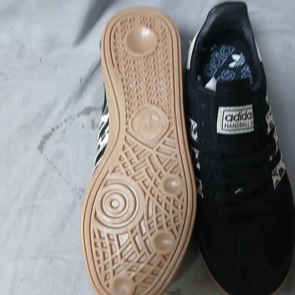 ADIDAS HANDBALL SPEZIAL SNEAKERS – BLACK, GUM SOLE, UK 5