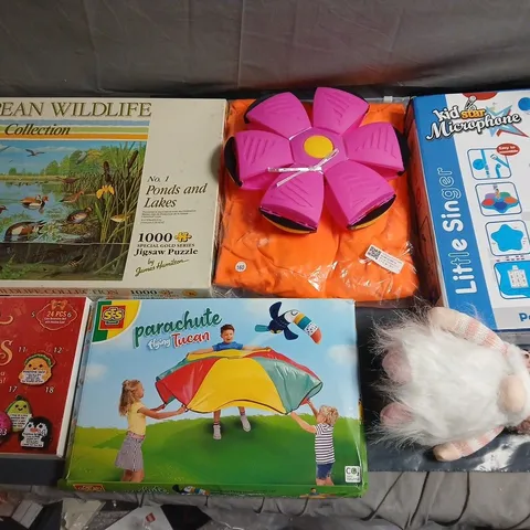 LOT OF ASSORTED TOYS, GAMES AND DRESS UP ITEMS TO INCLUDE WILDLIFE JIGSAW,PARACHUTE GAME AND SUPER HERO CAPE & MASK