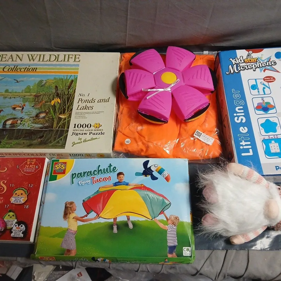 LOT OF ASSORTED TOYS, GAMES AND DRESS UP ITEMS TO INCLUDE WILDLIFE JIGSAW,PARACHUTE GAME AND SUPER HERO CAPE & MASK