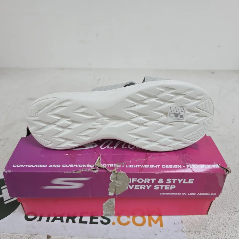SKECHERS ON THE GO 600 ENCHANTED SLIDE SANDALS SIZE 6 BOXED